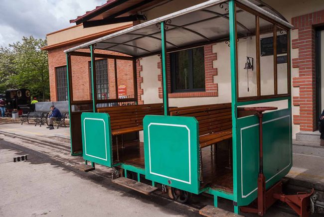 Coche-de-viajeros-Jardinera-1